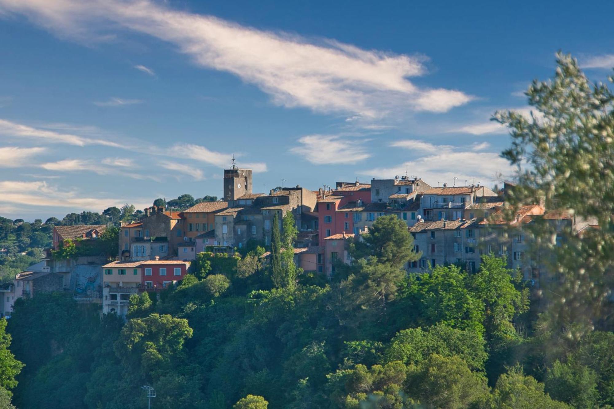 06q - Beautiful Provencal With Swimming Pool