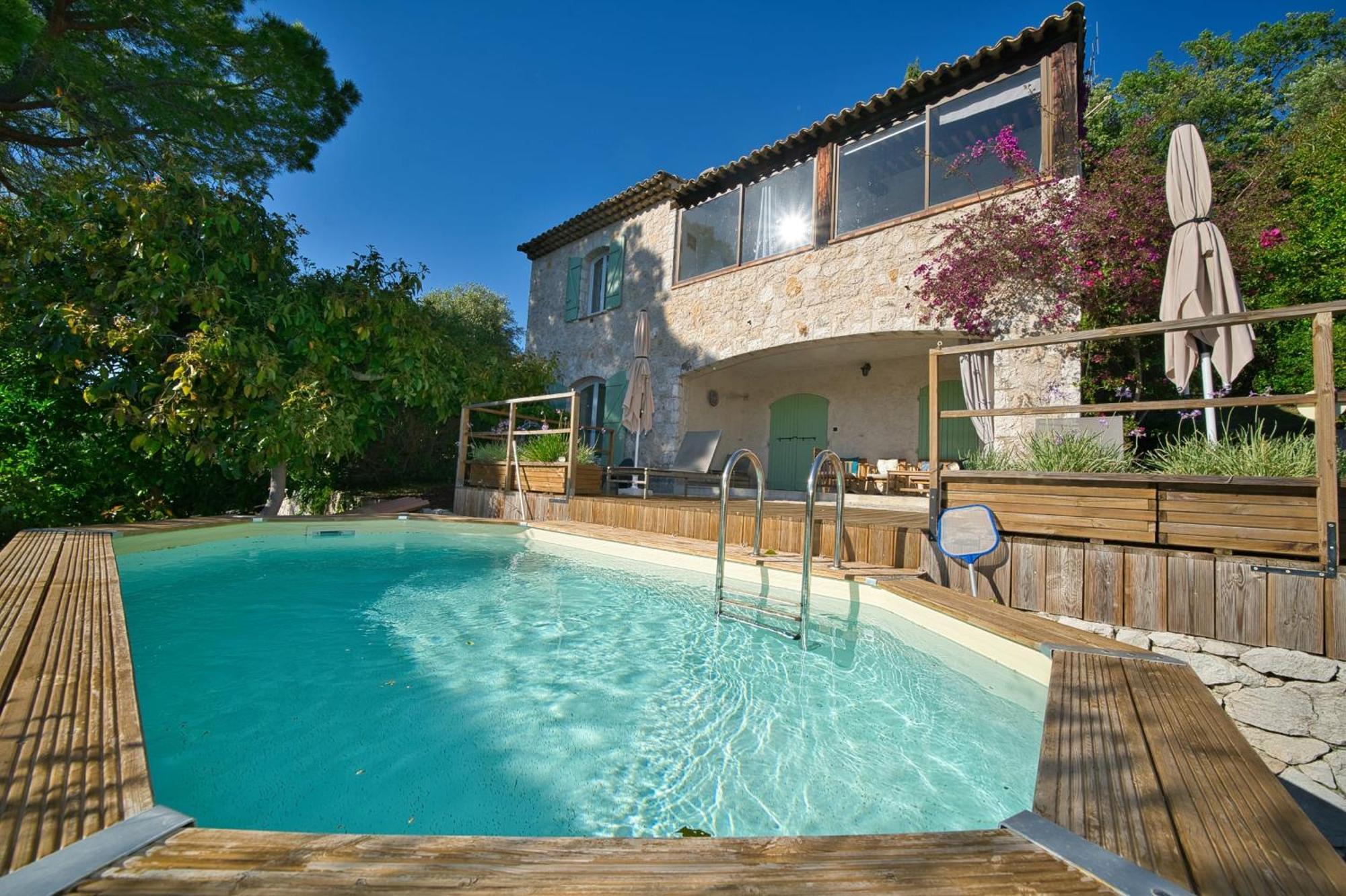 06q - Beautiful Provencal With Swimming Pool *